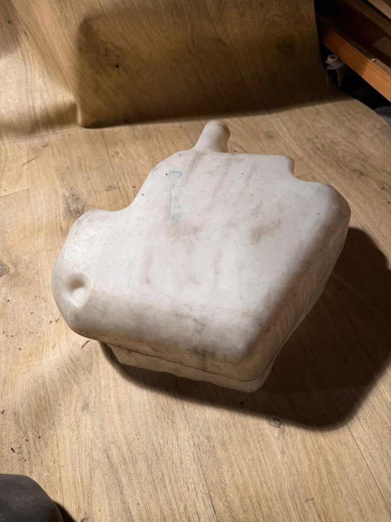 фото №1, Бачок омивача citroen c8 1494915080