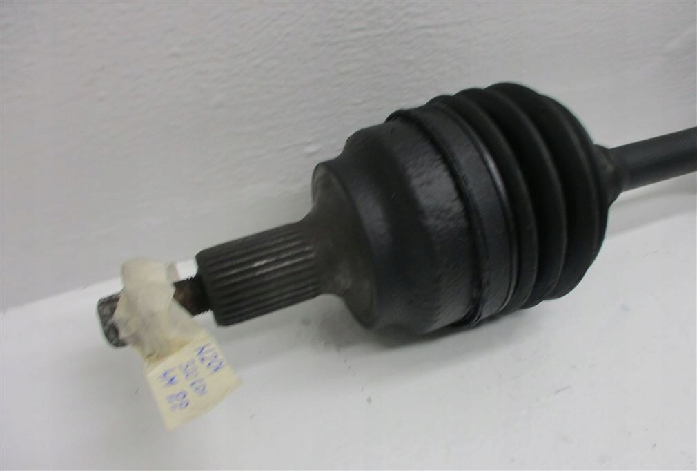 Привідний вал правий перед +середина mercedes w204 4x4 4-matic Оригінал