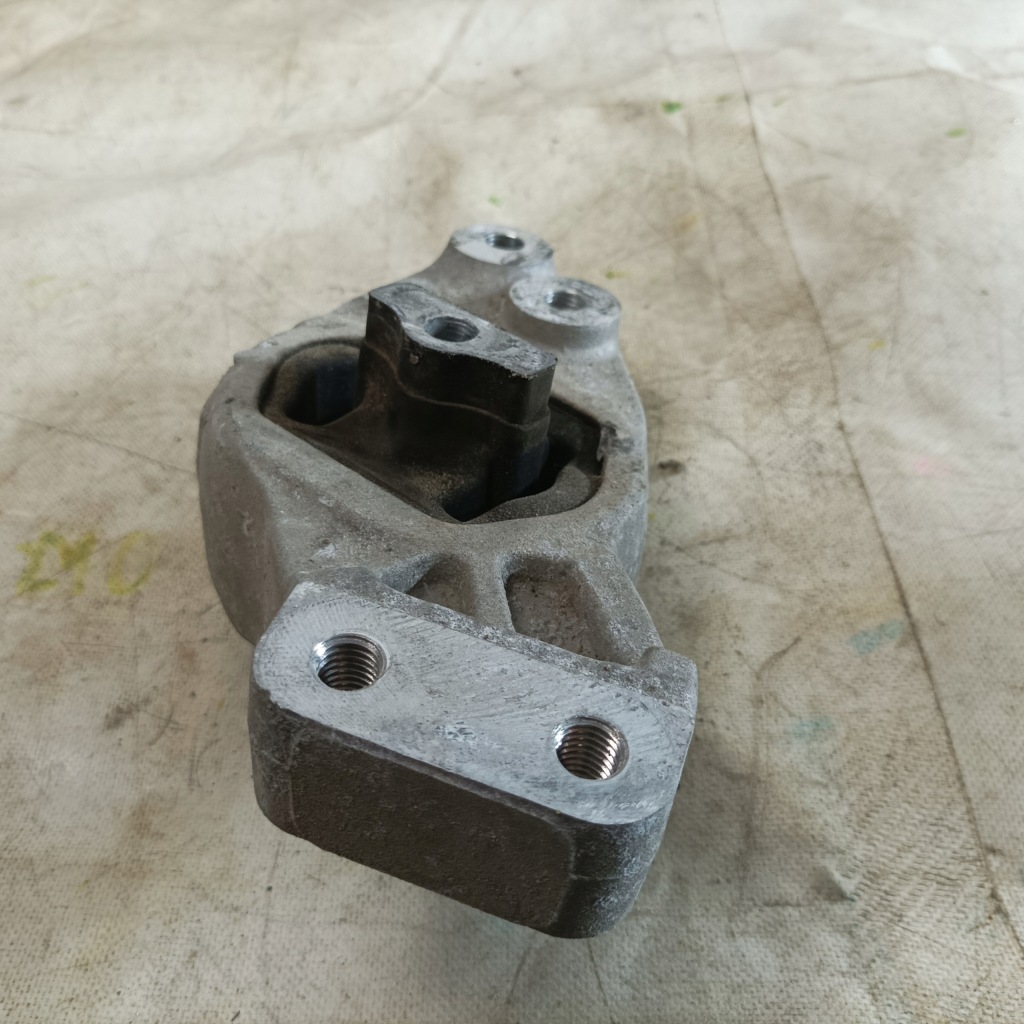 Mercedes w163 98-łapa подушка правый 46535 1-3 usa Киев