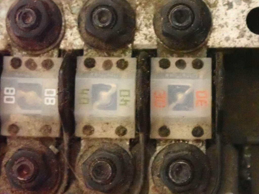 фото №4, Kia picanto crdi 04-11 клема плюсова запобіжники пластина