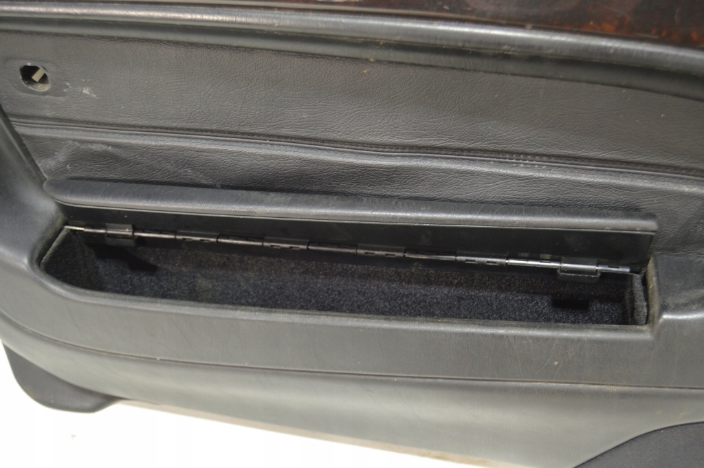 Левый обшивка дверь mercedes sl500 sl r129 po рестайлинг  чёрный Недорого