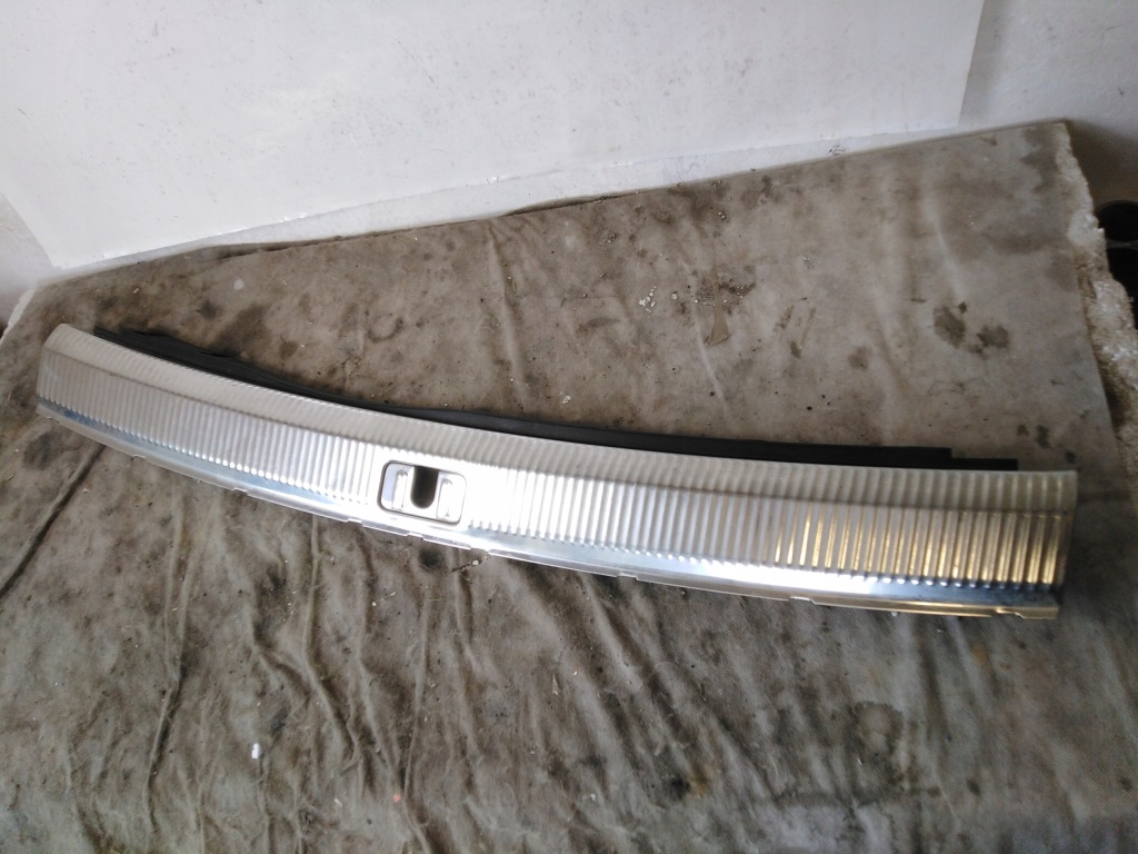 Купити Audi a6 c6 універсал накладка поперечина задній край багажника