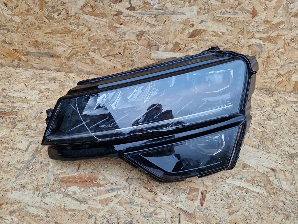 фото №1, Лампа правая перед skoda karoq 57b