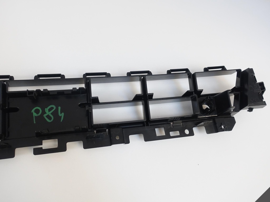 Audi q2 81a 16- бампер решётка средняя перед Киев