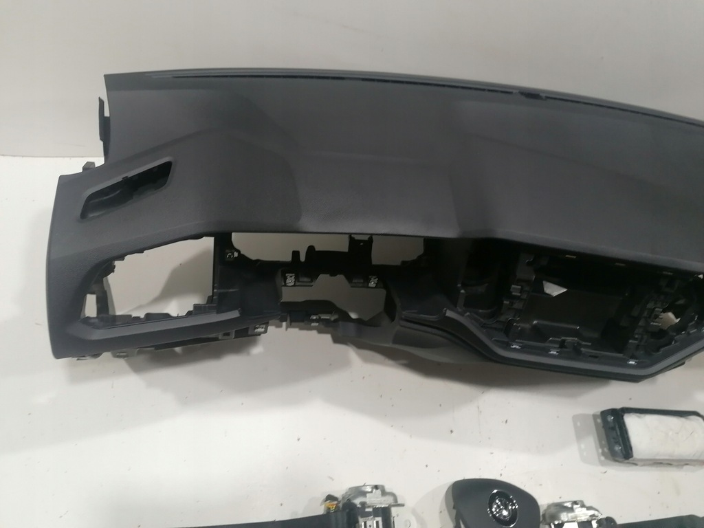 фото №4, Vw t-roc troc 2ga org приборная панель консоль подушка безопасности подушки безопасности ремни оригинал демонтаж