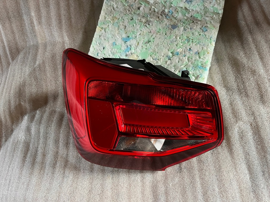 фото №1, Audi q2 лампа левая задняя 81a945069b orginał nowa