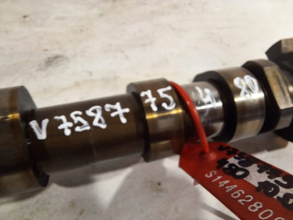 Вал распределительного вала выпускной v758775480 peugeot 308 1.6 vti 07- Недорого