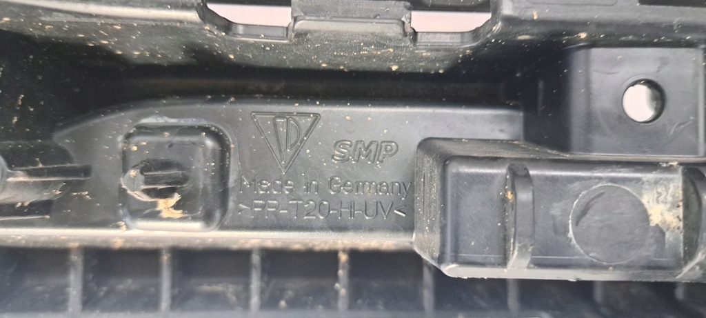 фото №11, Porsche taycan 9j1807683 решётка средняя бампера перед передняя