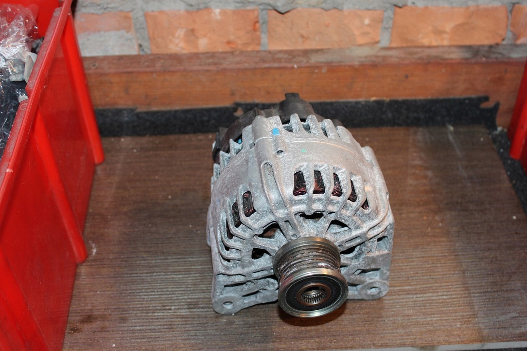 фото №1, Renault генератор 231007842r оригинал