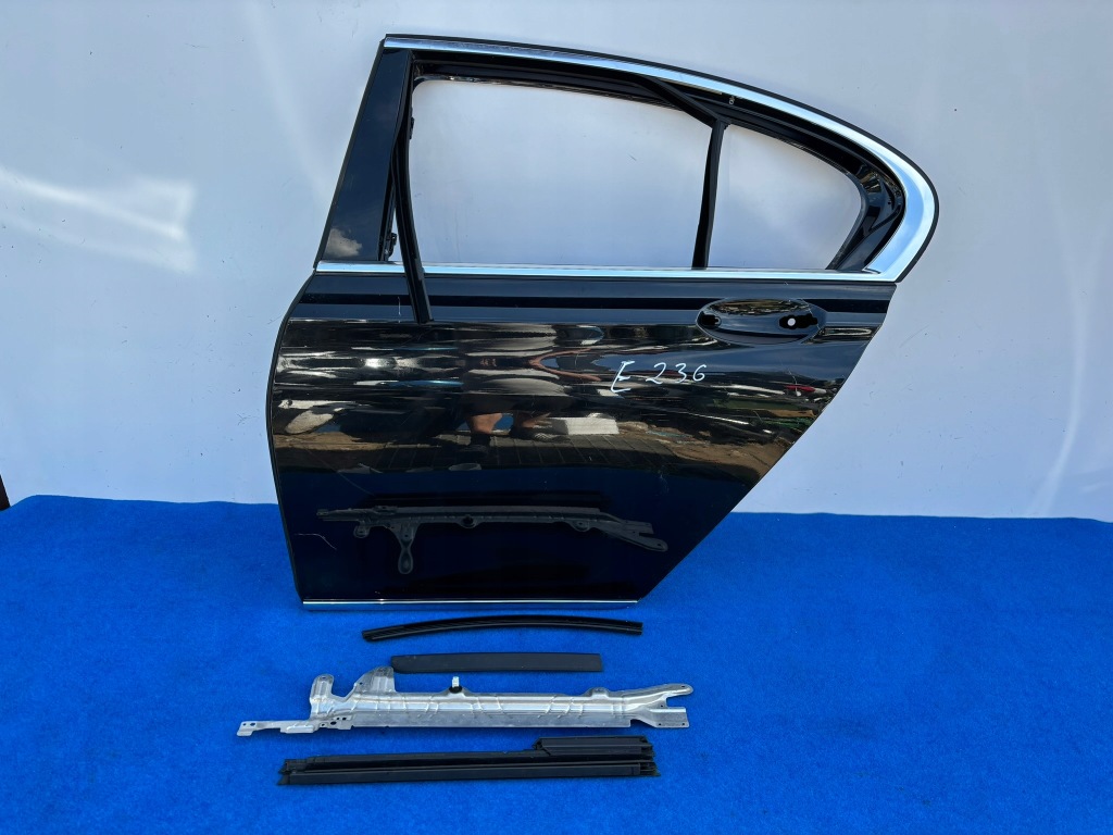 фото №1, Bmw 7 g11 правое дверь задняя + накладки 9582563 e236