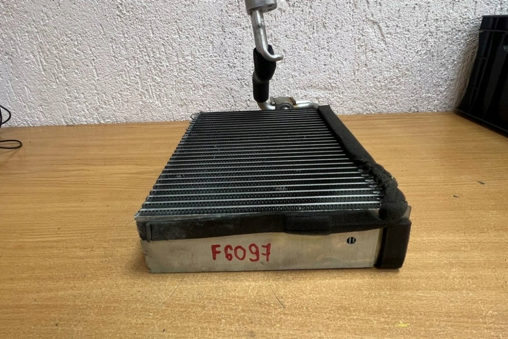 Радіатор кондиціонера bmw 7 e65, e66, e67 k6565002 3.0l дизель 170kw Зі Шроту