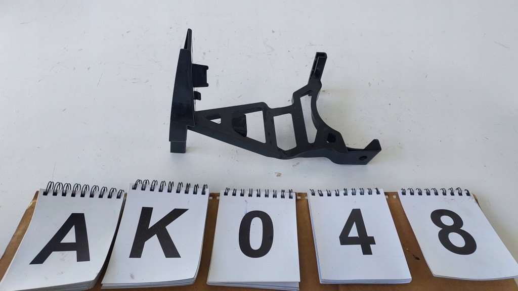 фото №1, Mercedes eqb x243 кронштейн тримач лівий перед