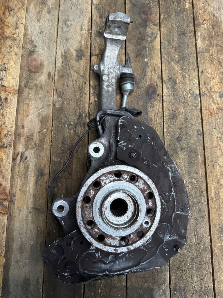 фото №1, Mercedes glc 253 поворотный кулак правая 2533323400