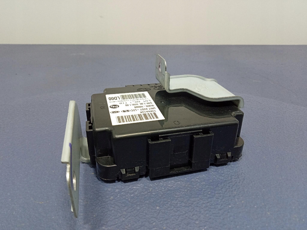 Kia stonic i рестайлинг  20- блок управления assy 95300-h8000 Недорого