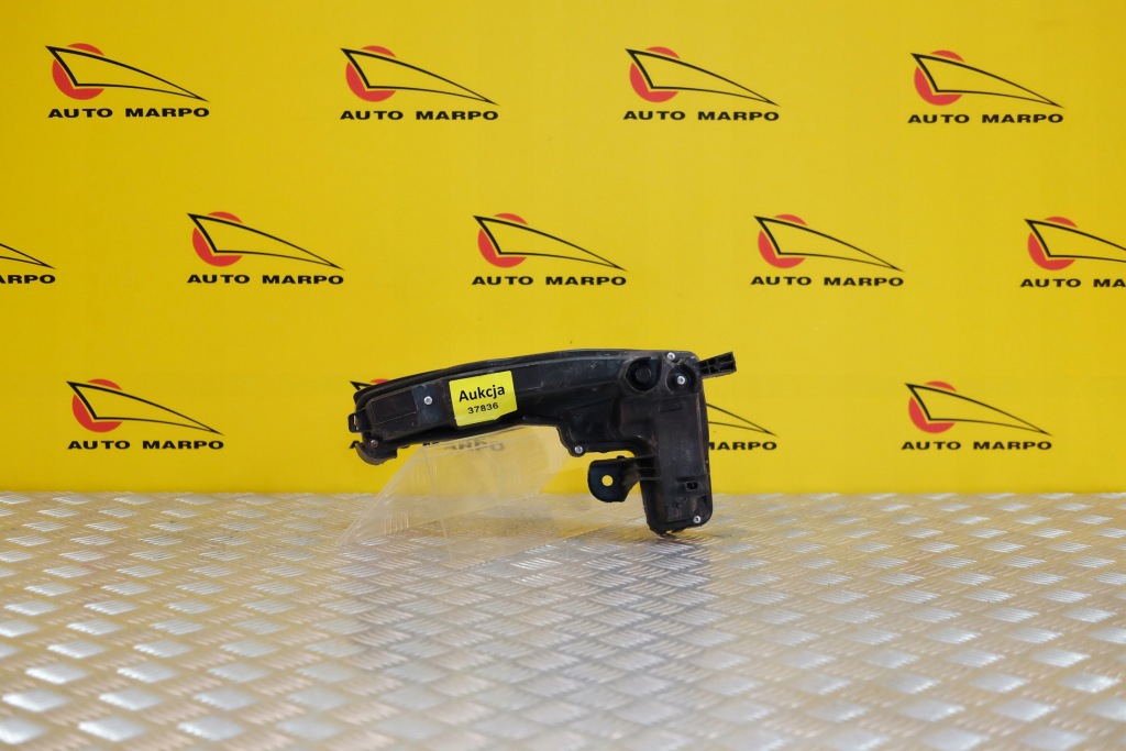 Toyota corolla 2017- фара led drl положение r америка Доставка