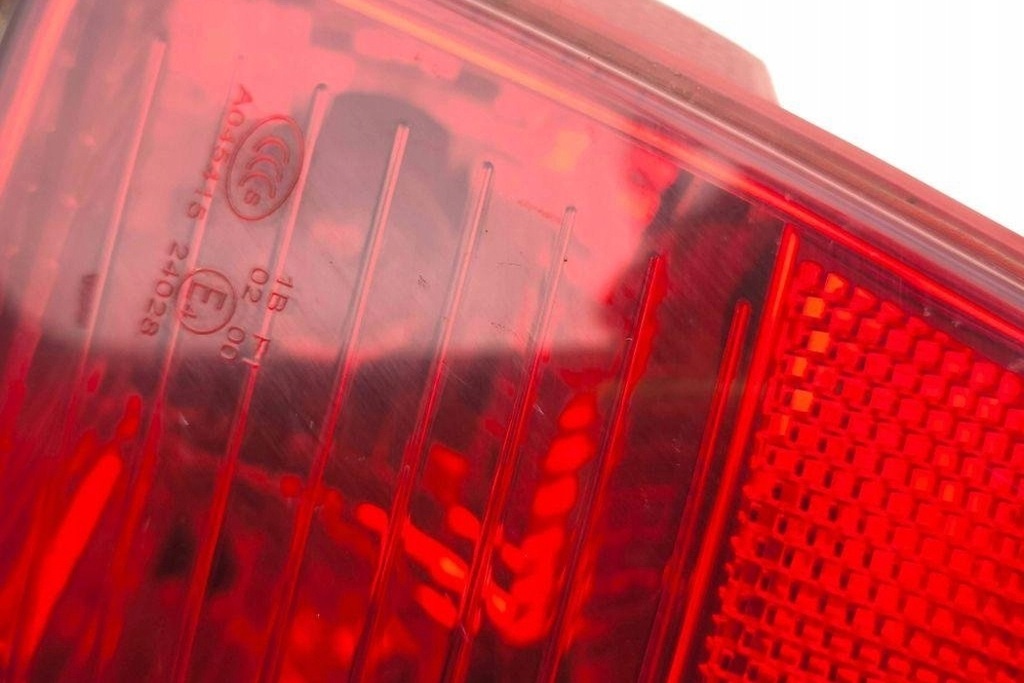 фото №10, Противотуманная фара задний citroën berlingo k9 9811718480 1.6l 2022