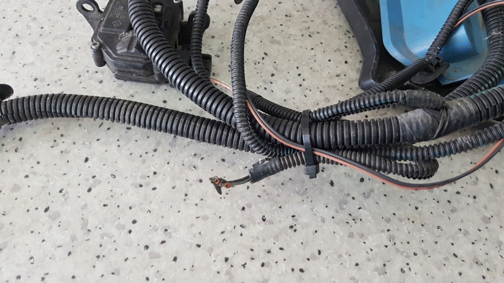 Renault zoe 1 1 правый жгут + противотуманная фара led drl 3162 Недорого