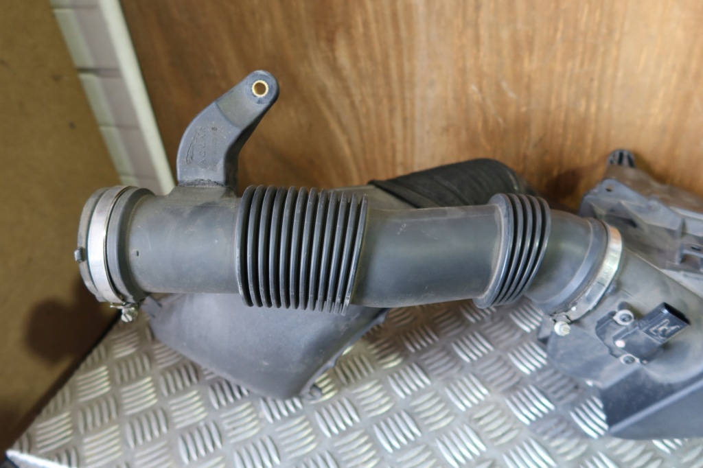 Корпус фільтра повітря комплектна jaguar xf 2.2d Доставка