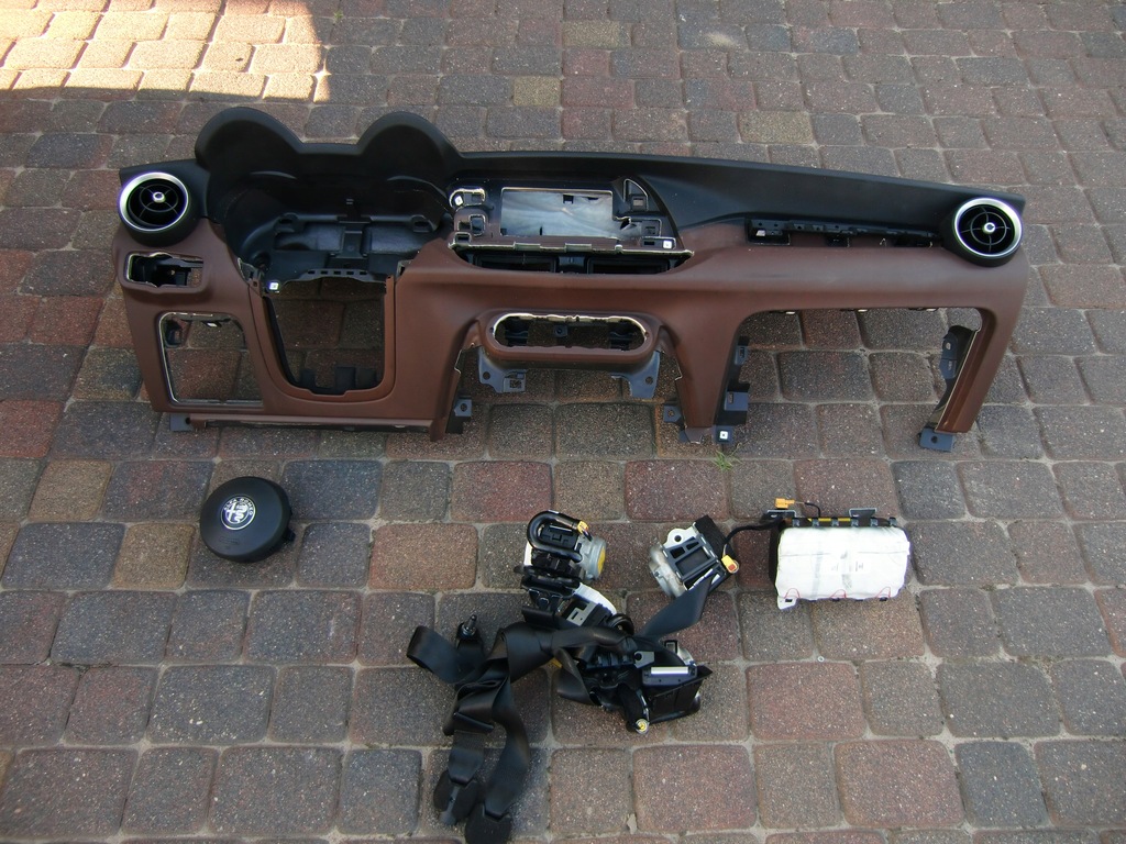 фото №1, Консоль подушки безопасности ремни alfa romeo stelvio oryg