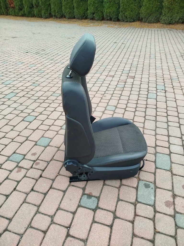 фото №7, Сиденья заднее сиденье комплект полукожа opel zafira b lift 7 местная