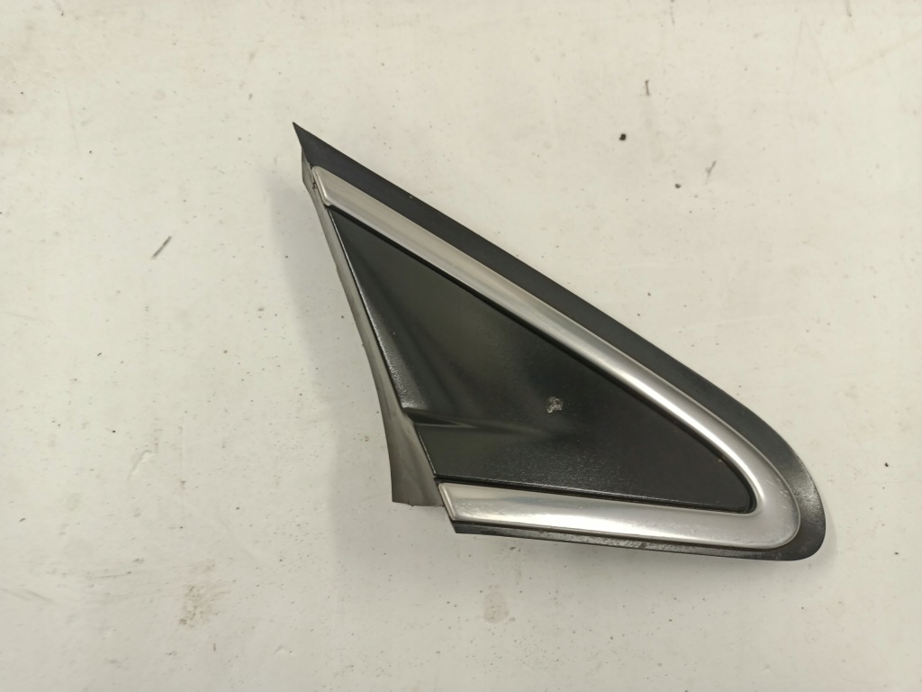 фото №1, Peugeot 208 - треугольник крыла заглушка правая