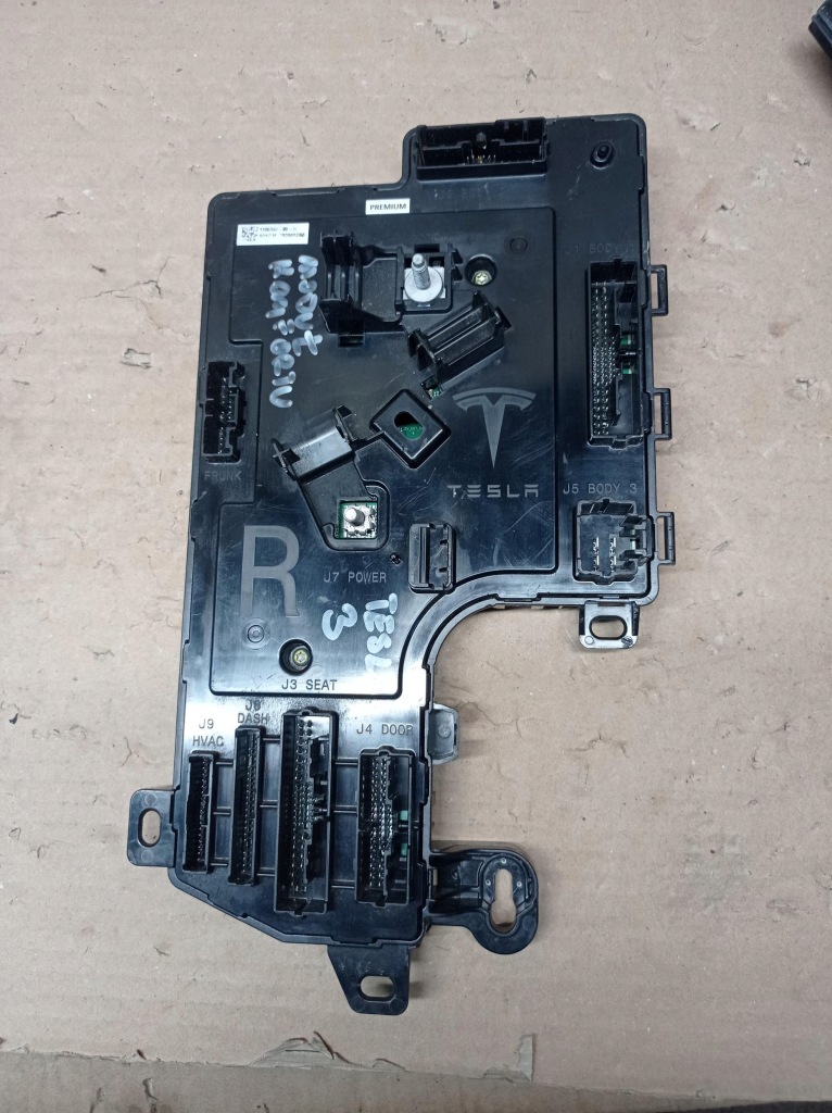 фото №1, Модуль комфорту tesla model 3 1100340-90 правий