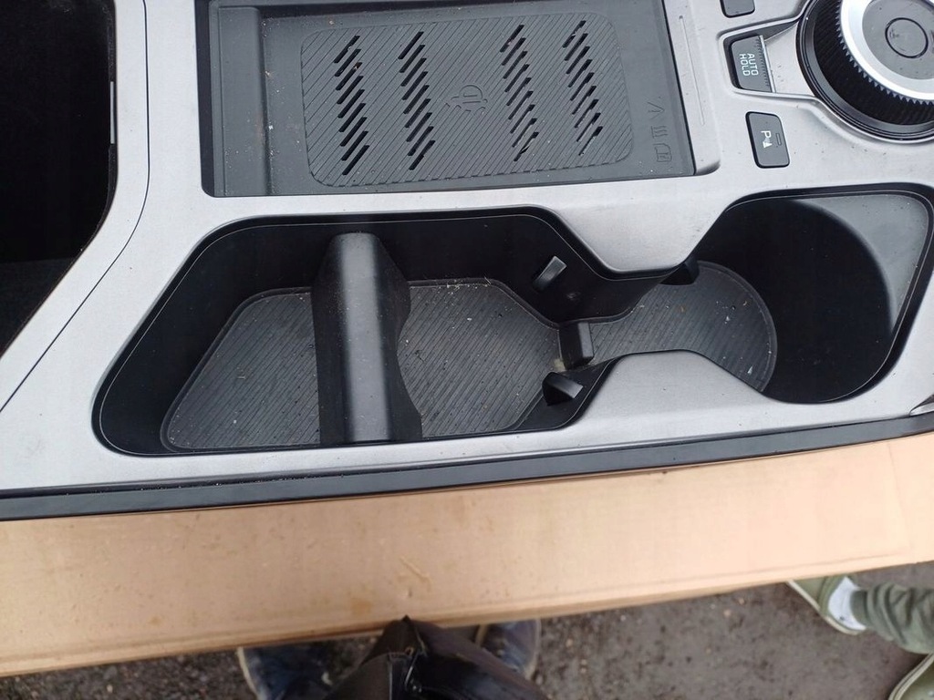 фото №8, Підлокітник тунель панель передач зарядний пристрій індукція kia ev6 22r