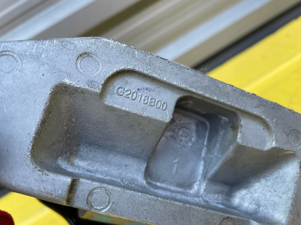 фото №6, Toyota camry viii кронштейн poduszkia двигателя гибрид 22r