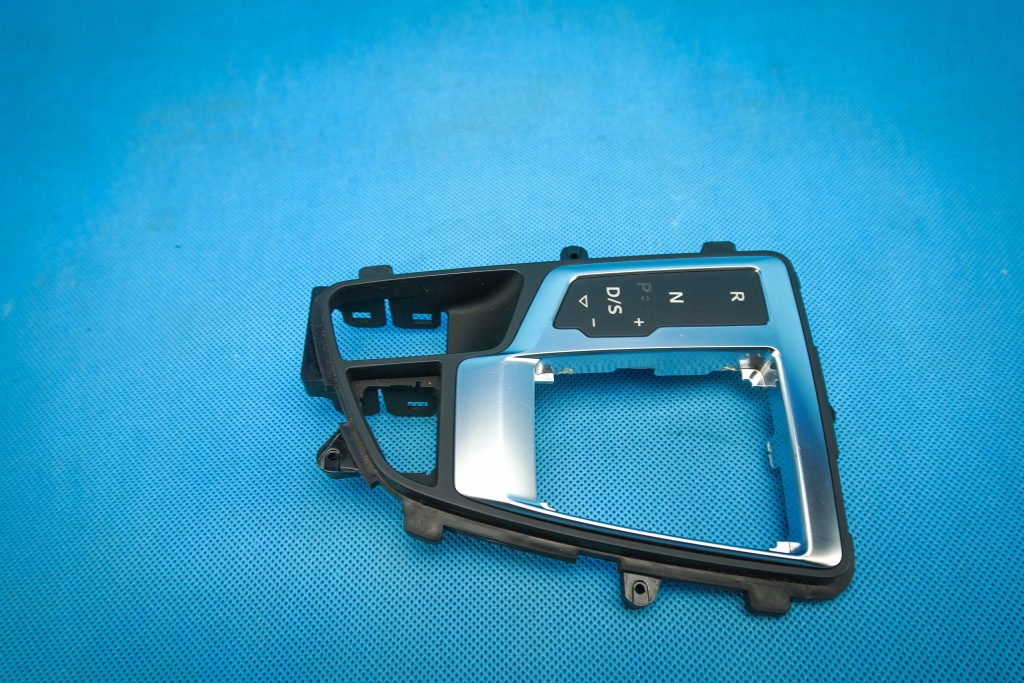 фото №1, Панель рамка передач audi q7 4m 4m1713111b