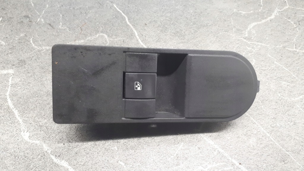 Купить Переключатель стекло правый перед 13197132 opel zafira b 05-14r