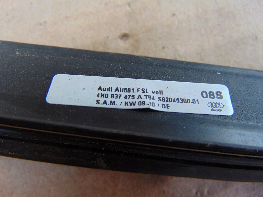 фото №13, Молдинг ущільнювач лівий перед audi a6 c8