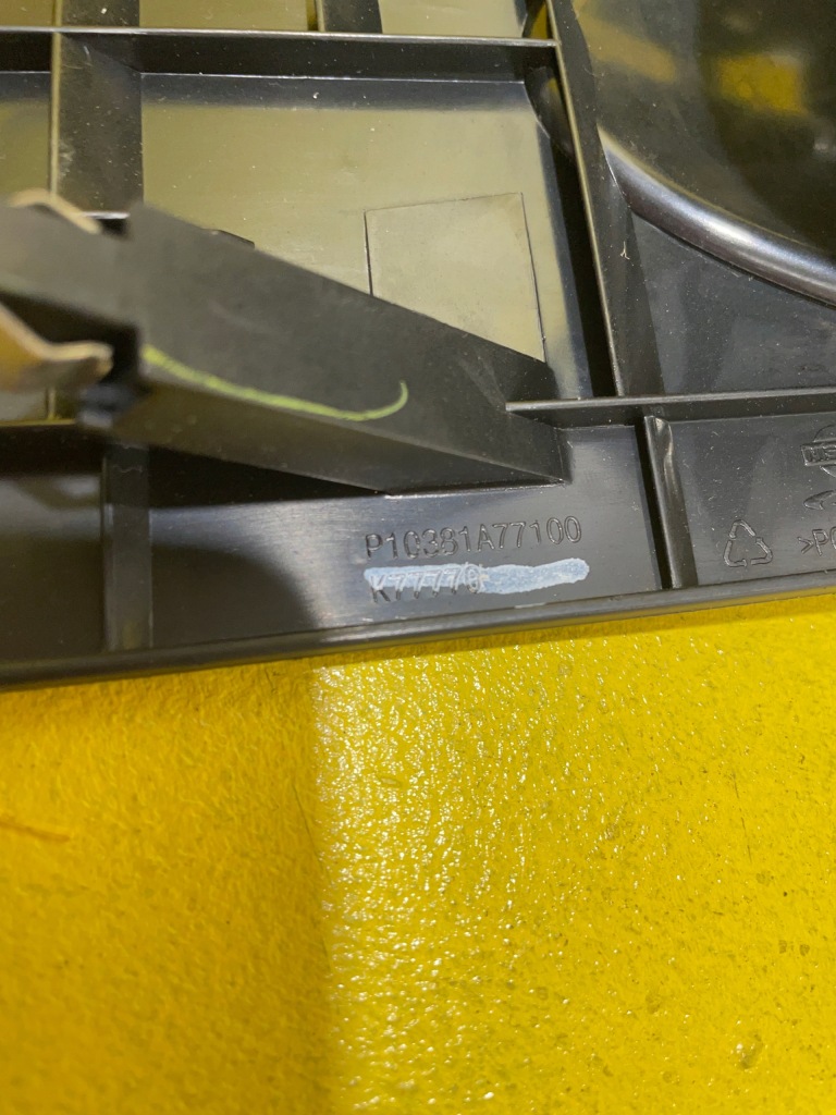 фото №5, Nissan qashqai - решётка обдув средняя / рамка навигации p10381a77100