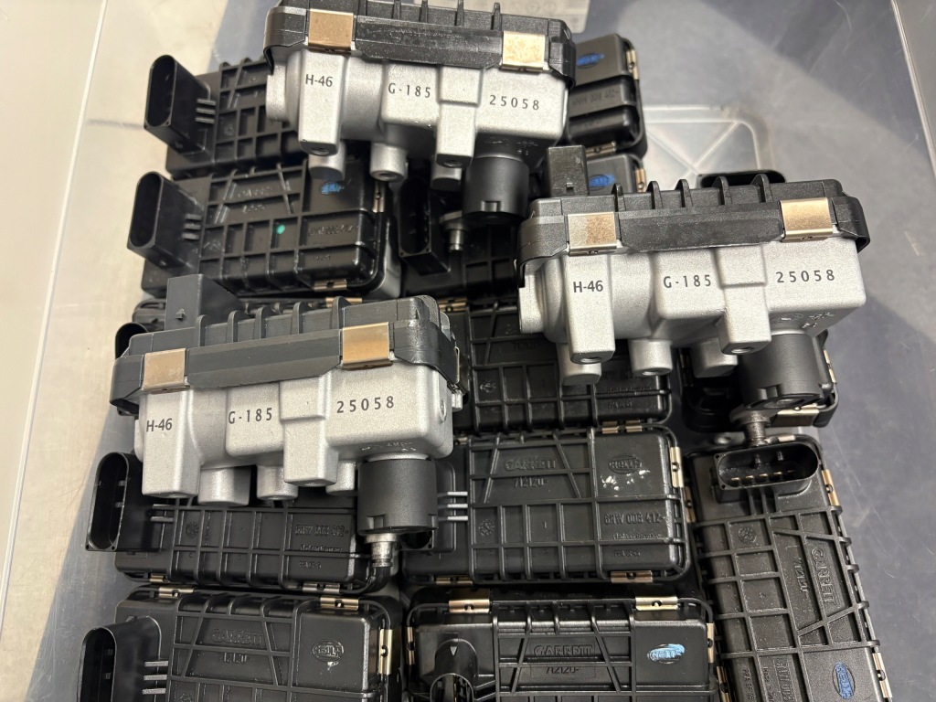 Оригінал регулятор блок керування турбіни, g-185 ,6nw008412 ,712120 do mercedesa в Україні