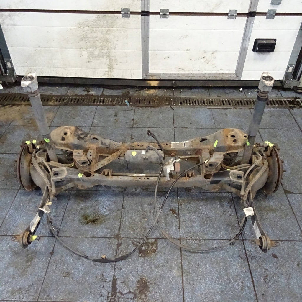 фото №1, Volvo c30 oś задняя балка