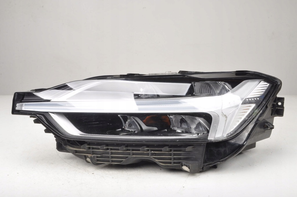 фото №1, Volvo xc60 ii лампа левая передняя левый перед uk 31420413