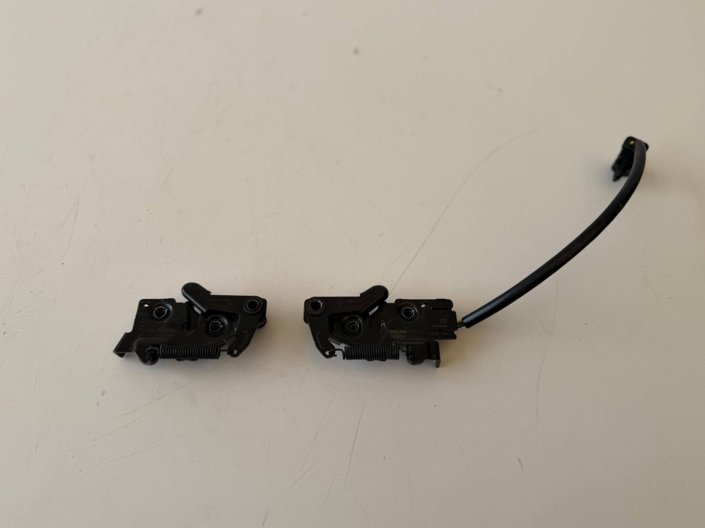 Купить Volvo xc40 замок капота левое  правый  оригинал