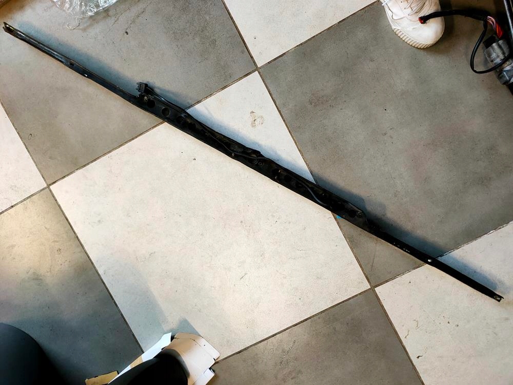 Молдинг довга хром заднього замка багажника mercedes 107 в Україні