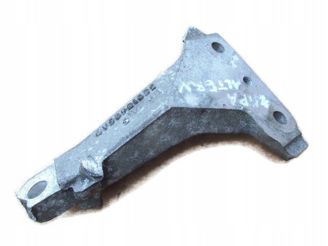 фото №1, Cherokee liberty kj 2.8 crd кронштейн генератора