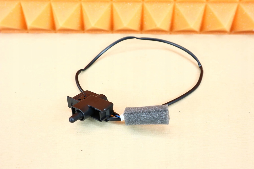 фото №1, Mercedes slk r171 датчик бардачка 1718203410