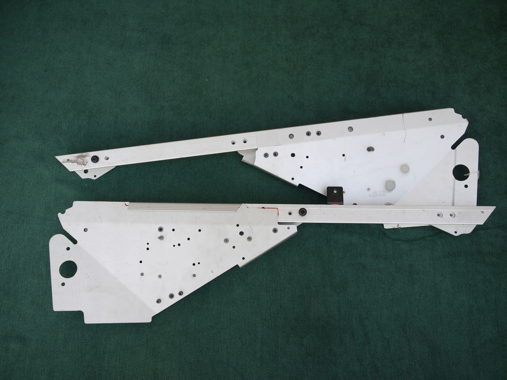 фото №1, Направляющая крыла заклёпки aston martin rapide 2010-2020r