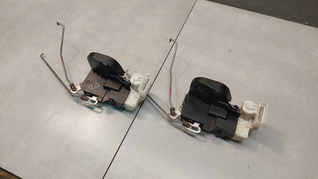 фото №7, Замок двері правий перед alfa romeo 147 6 pin