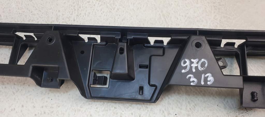 фото №7, Porsche panamera 970 напрямна середній бампера задня