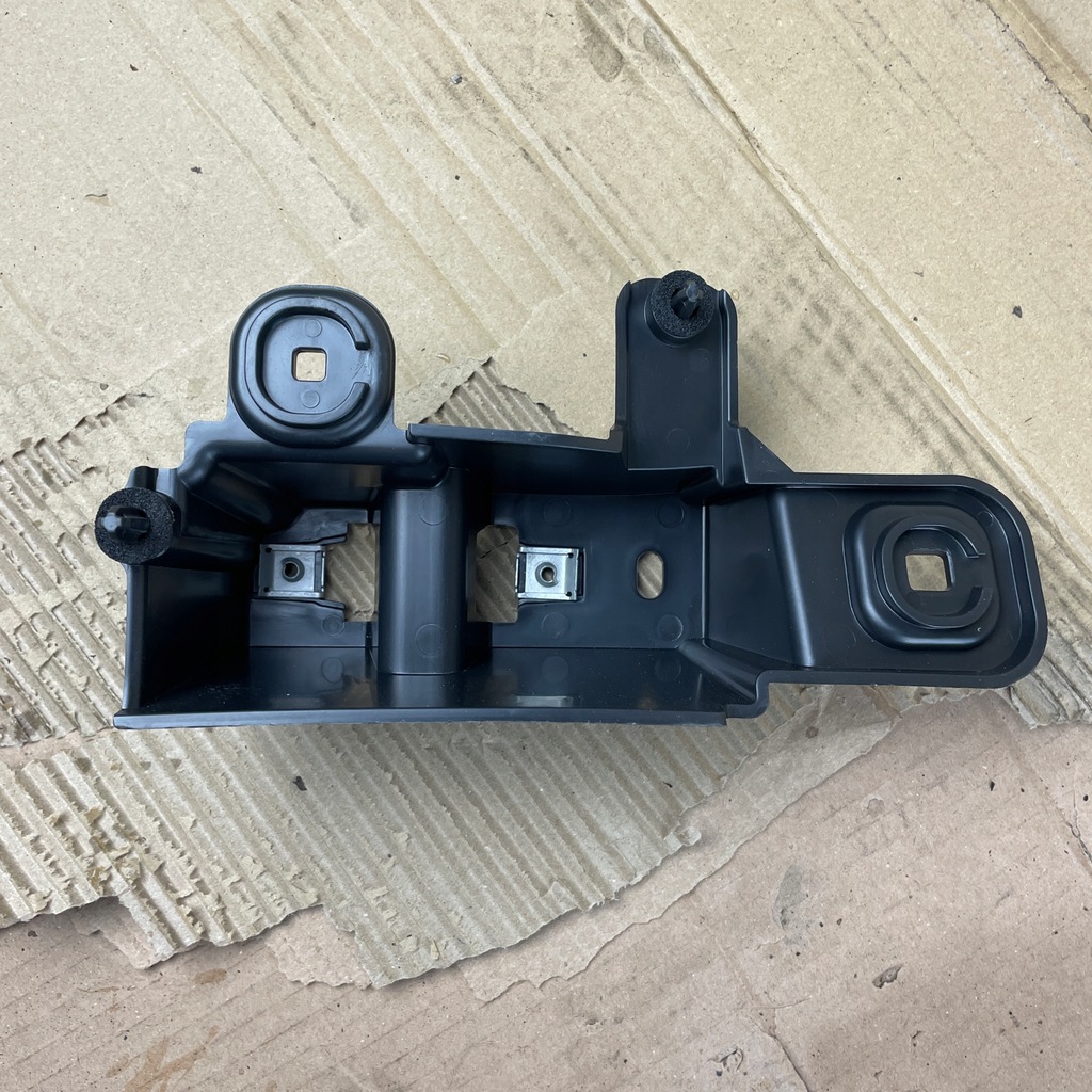 фото №6, Jaguar i-pace напрямна бампера правий задня j9d3-17e800-a новий оригінал