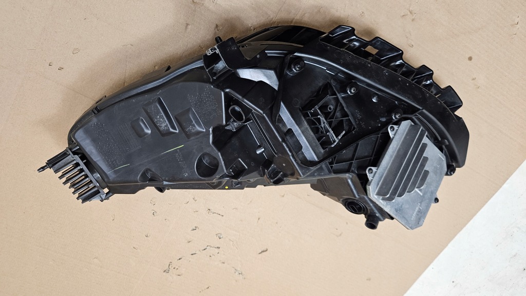 фото №10, Лампа перед правая tesla model 3 1077376-50-b