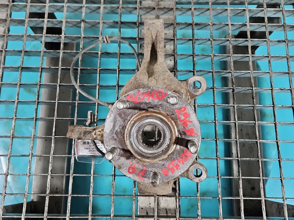 фото №1, Поворотный кулак правая ступица перед 2.0 dci nissan x-trail ii t31