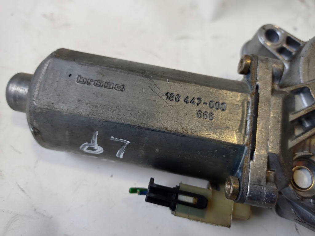 фото №5, Моторчик стекло левый перед volvo 850 186447000