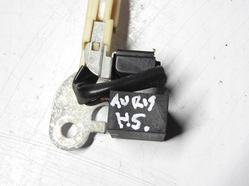 фото №13, Toyota auris i 5d 06-09 датчик конденсатор радио 90980-05357