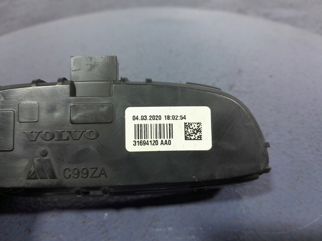 фото №3, Volvo xc60 ii лампа освещение салона 31694120