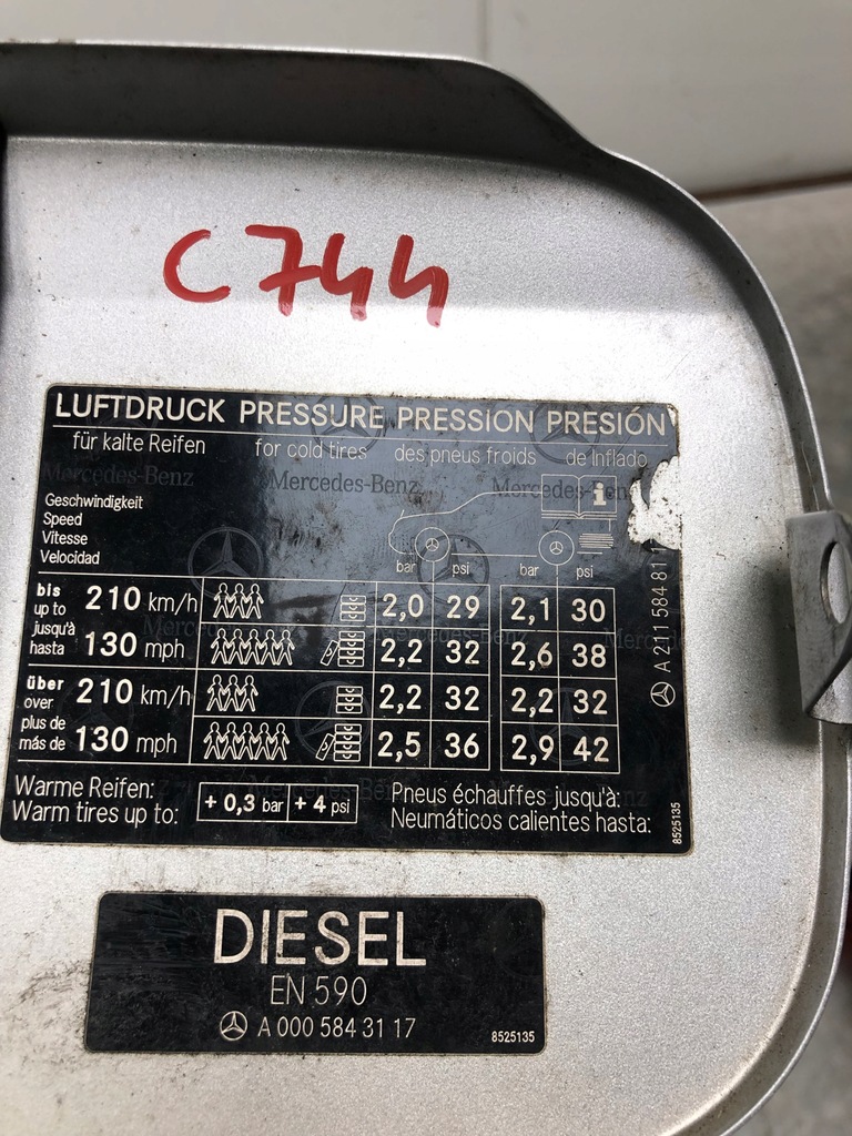 фото №5, Крышка заливной c744 mercedes w211 a0005843117