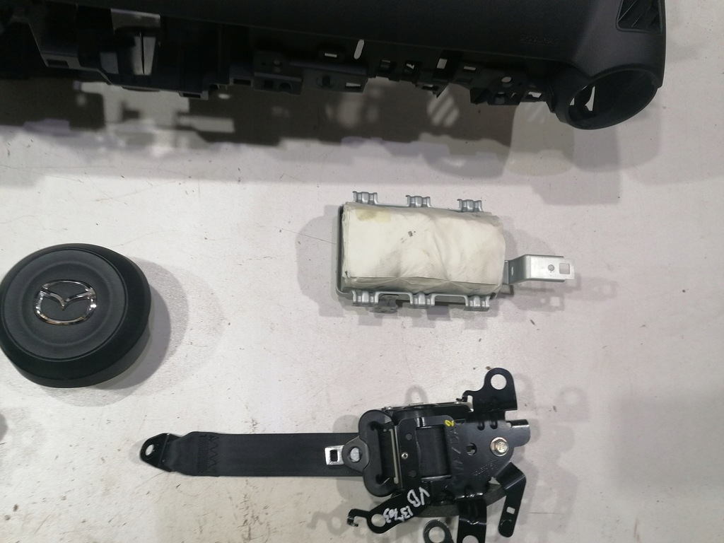 фото №6, Mazda 2 ii lift приборная панель консоль подушка безопасности подушки безопасности ремни оригинал nowa